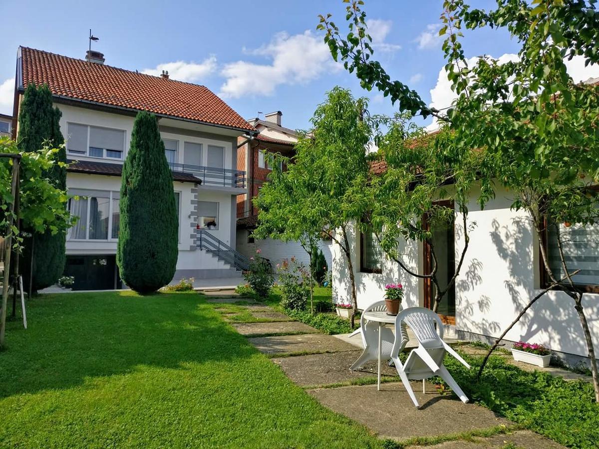 Garden Guesthouse Gjakova Luaran gambar